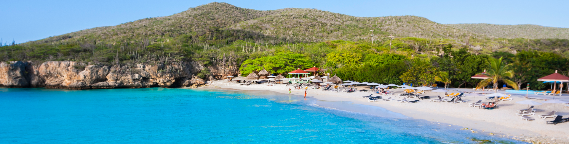 The foreground of a paradisiacal beach with transparent sea.